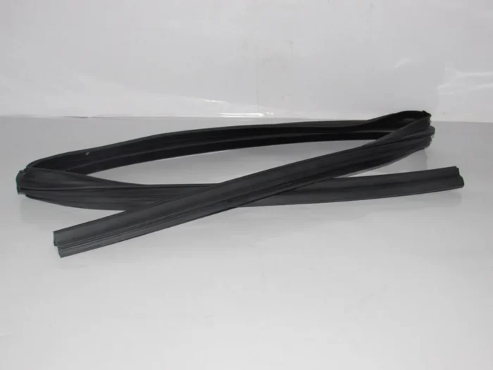 82541-24003 | Hyundai Excel 1990-1995 Kapı Cam Fitili Ön Sağ - Görsel 2